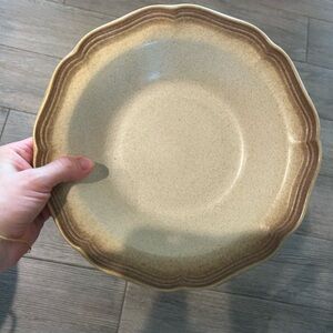 Mikasa Scalloped Dinner Plate in Beige with Brown Rim